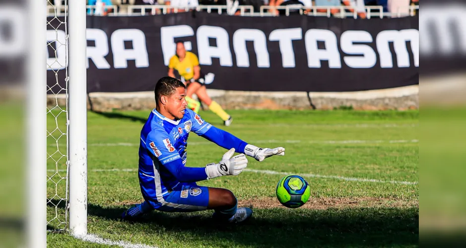 Goleiro Léo teve uma atuação de destaque na primeira etapa e manteve o 0 a 0
