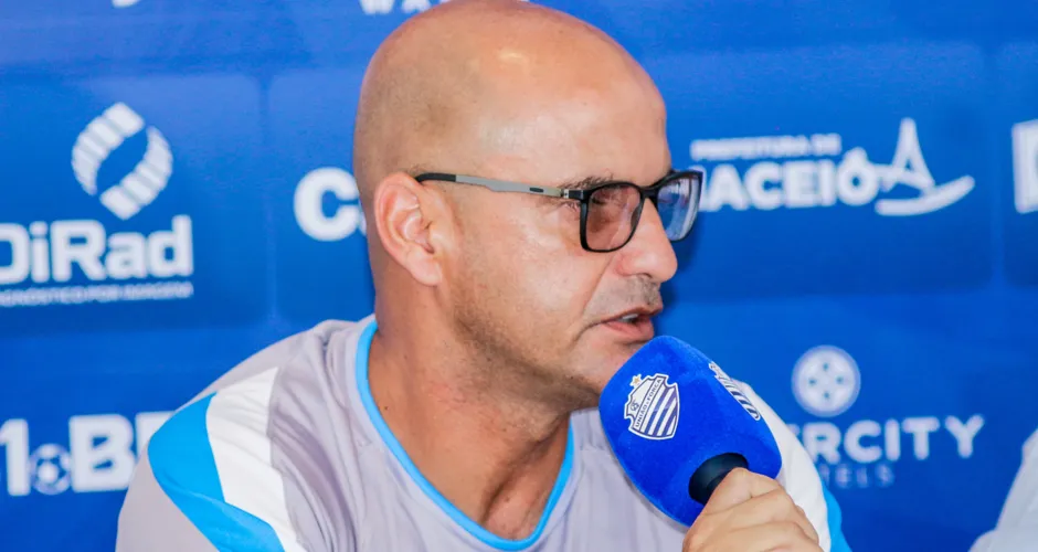 Adriano Rodrigues fala, oficialmente, como técnico do Azulão