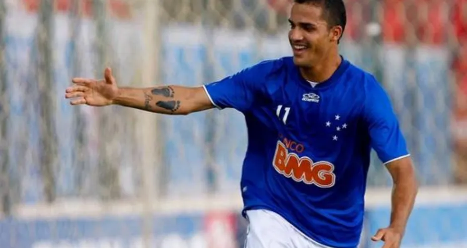 Anselson Ramo em ação com a camisa do Cruzeiro em 2012