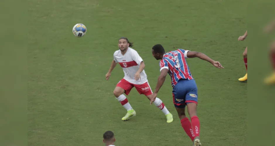 "Estratégia" do técnico Roberto Fernandes não ajudou o CRB, que acabou levando a goleada de 4 a 0