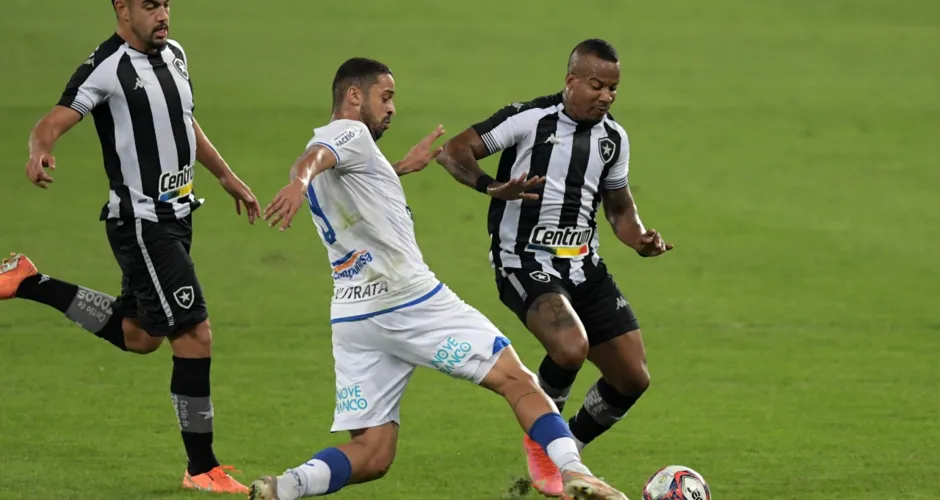 Imagem ilustrativa da imagem Em duelo no Engenhão, CSA perde para o Botafogo e cai uma posição na tabela da Série B
