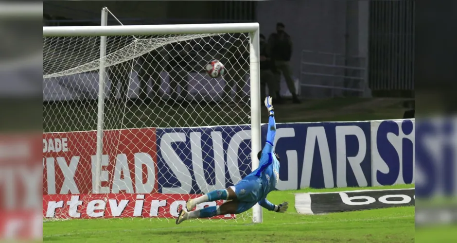 Imagem ilustrativa da imagem Com gol de pênalti de Diego Torres, CRB vence o CSA pela Série B: 1 a 0