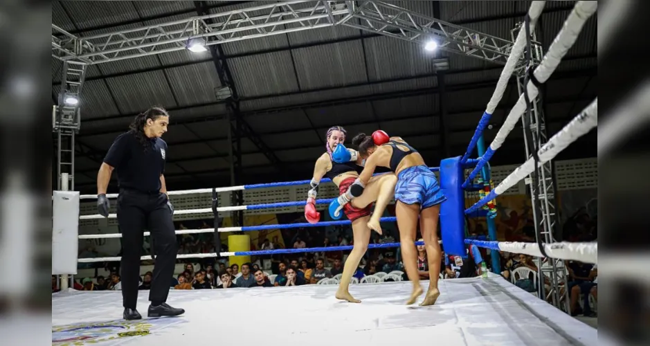 Imagem ilustrativa da imagem Bárbara Acioly faz primeira luta após a pandemia e ganha o cinturão do peso leve