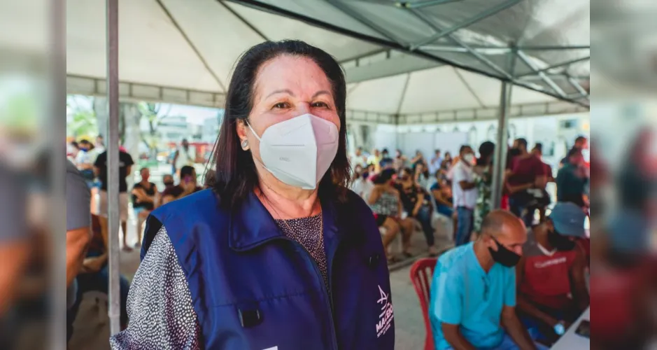 A secretária de Saúde, Célia Fernandes, destaca a eficiência da estratégia implantada para a vacinação em Maceió.