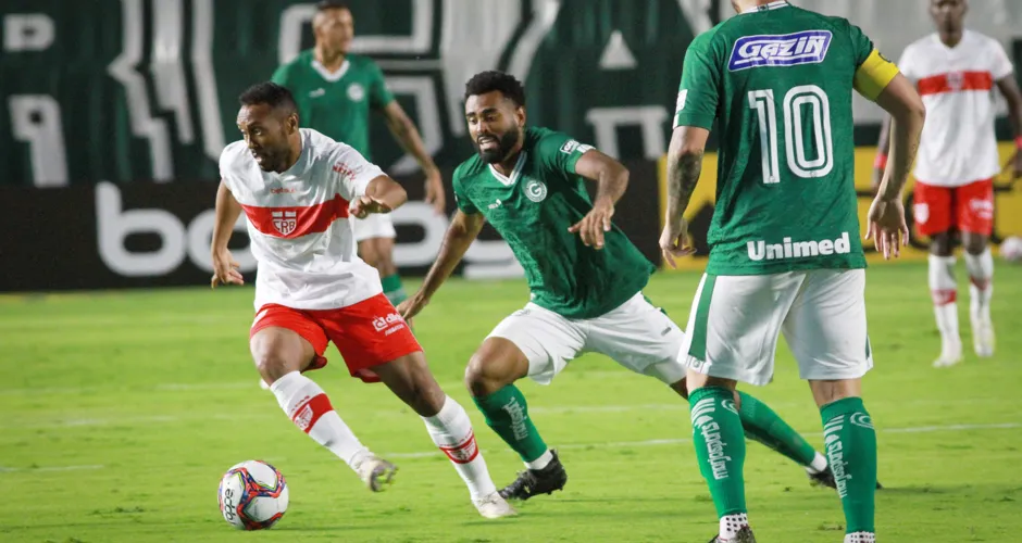 Imagem ilustrativa da imagem CRB perde para o Goiás e conhece sua primeira derrota na Série B: 1 a 0