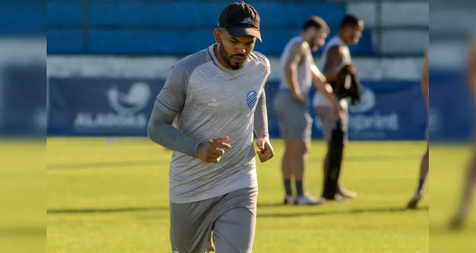 Thiago Rodrigues voltou a sentir o ombro direito nos treinos e não viajou a Goiânia