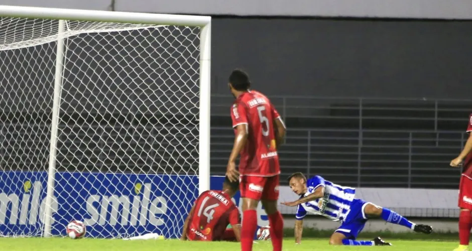 Bruno Mota aproveitou cruzamento rasteiro de Dellatorre para marcar o gol da vitória