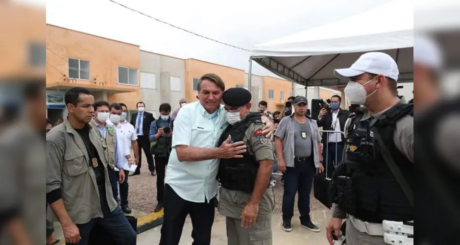 Subcomandante do CPC é exonerado depois de postar fotos com presidente Jair Bolsonaro em visita a Alagoas