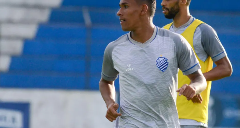 Reinaldo estreou com a camisa do CSA contra o Londrina