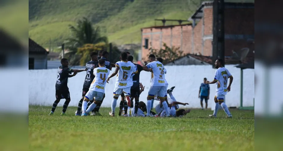 Atletas de Zumbi e Cruzeiro têm confusão acalorada no Orlandão