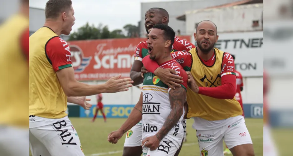 Thiago Alagoano marcou o único gol da partida entre Brusque e CRB