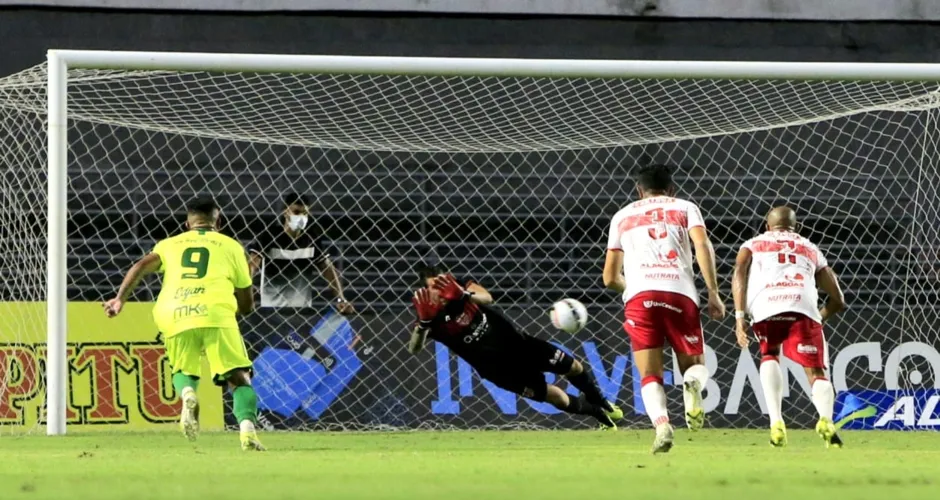Vitor Caetano terminou a noite como herói após defender penalidade máxima