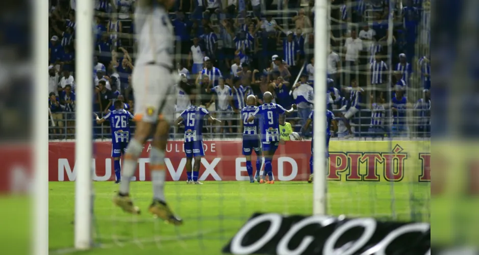 Olha a comemoração dos jogadores do CSA com o gol azulino, feito por Lourenço