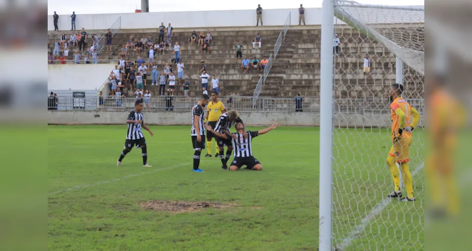 No seu retorno, Jorginho marcou o primeiro gol da partida