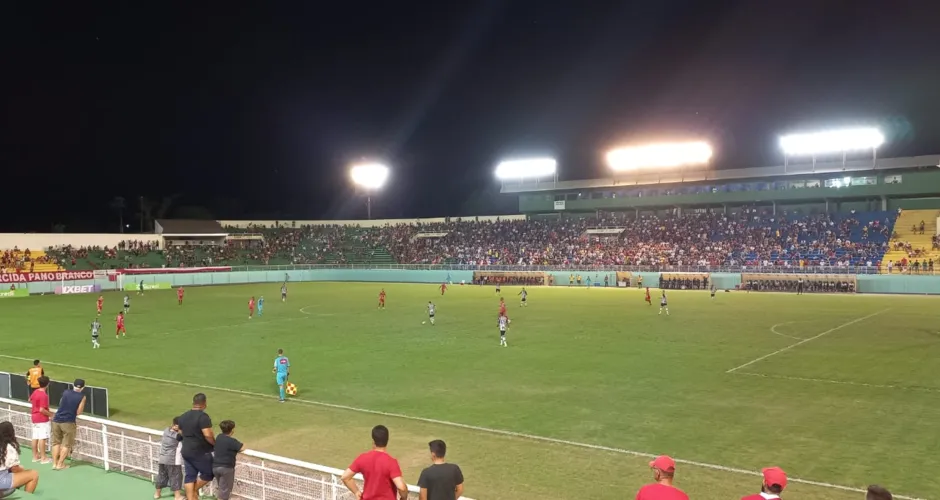 Estádio Florestão recebeu um bom público para o duelo pela Série D