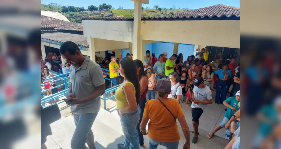 Eleitores de Viçosa enfrentam longas filas para votar