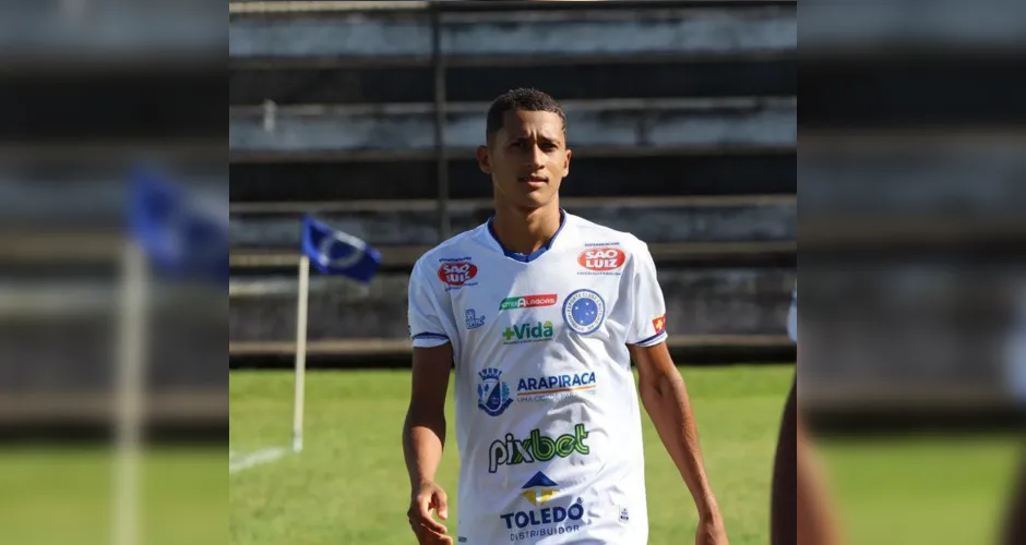 Kaike em ação com a camisa do Cruzeiro de Arapiraca