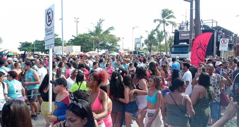 Imagem ilustrativa da imagem Blocos reúnem foliões na abertura das prévias em Maceió
