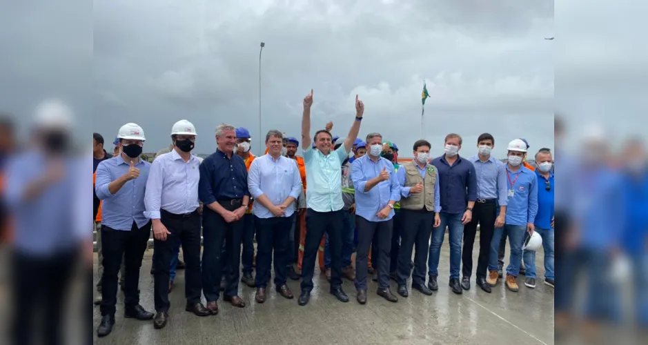 Bolsonaro inaugura complexo viário em Maceió