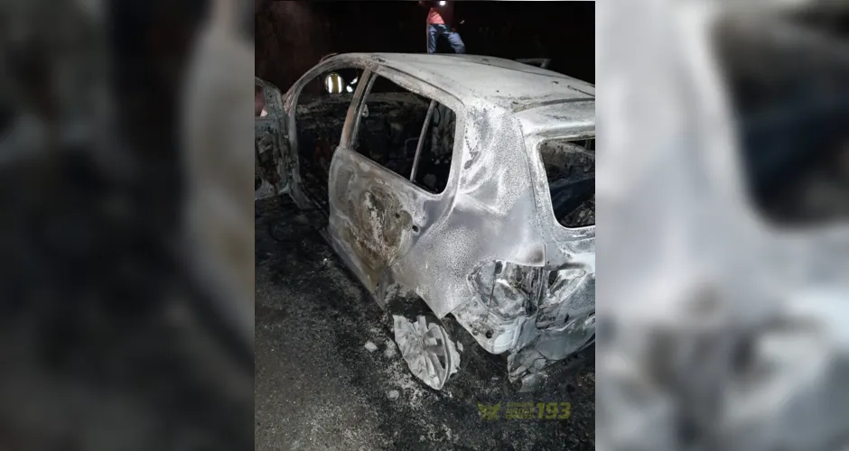 Carro pegou fogo após colisão