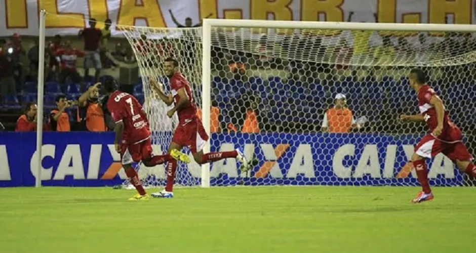 Em 2014, CRB goleou o Fortaleza por 3 a 0 no Estádio Rei Pelé
