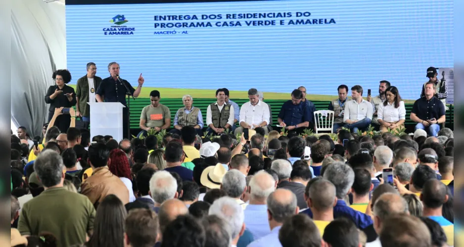 Collor acompanhou comitiva presidencial para entrega de imóveis do Residencial Parque das Lagoas.