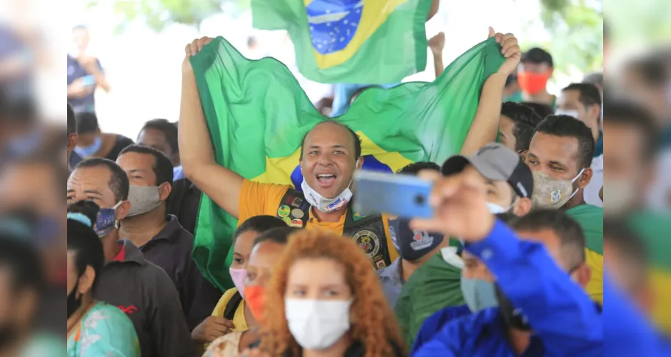 Apoiador de Bolsonaro durante visita do presidente a Maceió