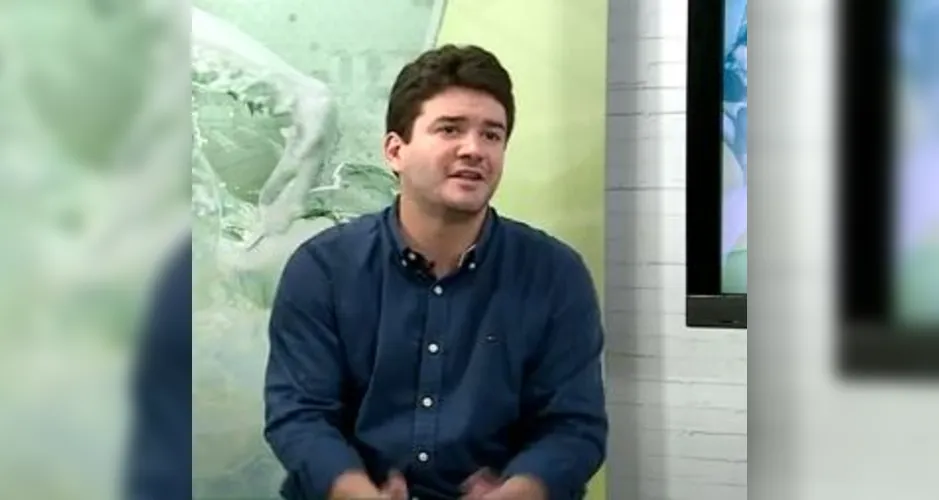 Felipe Feijó em entrevista na TV Mar