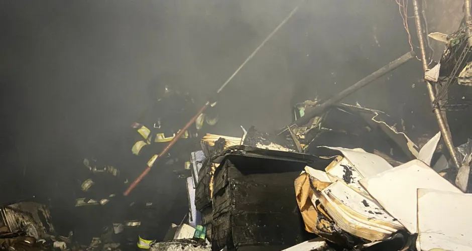Imagem ilustrativa da imagem VÍDEOS: Incêndio atinge setor de almoxarifado da Santa Casa de Maceió