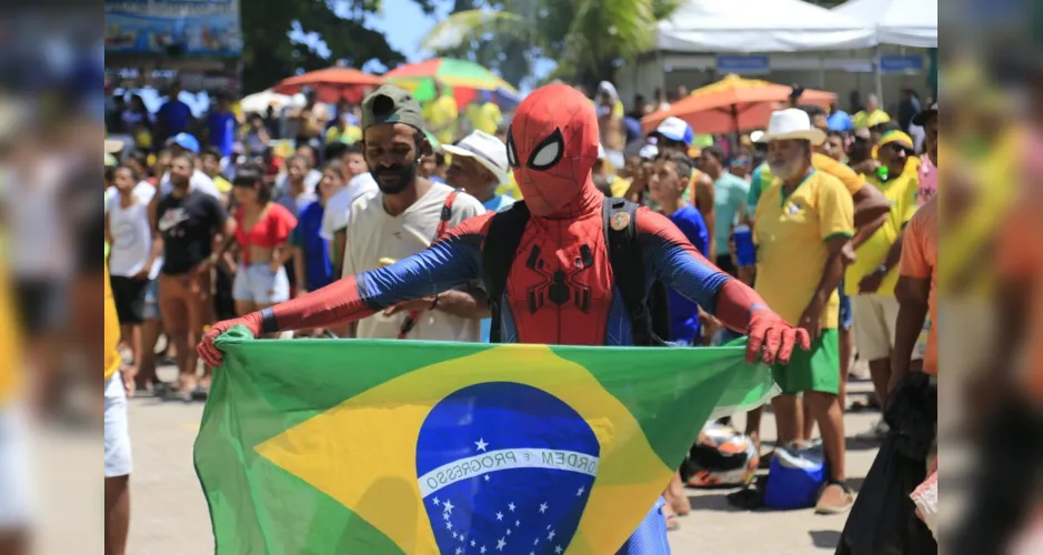 Até o 'Homem-Aranha' marcou presença na torcida pelo Brasil em Maceió