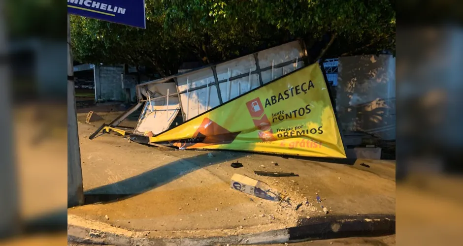 Outdoor ficou destruído após acidente em Arapiraca