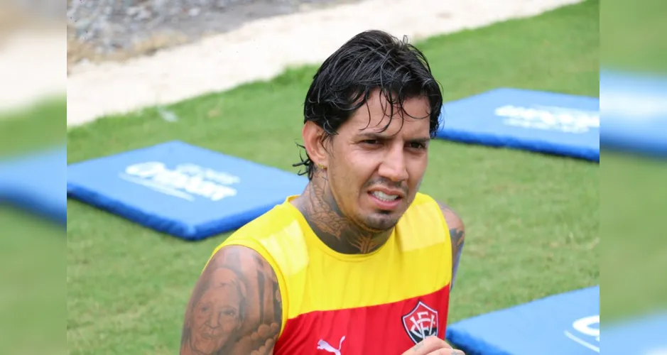 Victor Ramos foi envolvido em confusão entre Vitória e Internacional na Série A de 2016