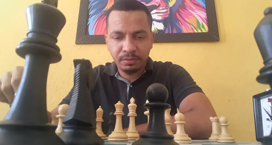 Professor José Ricardo vai participar dos jogos na modalidade xadrez