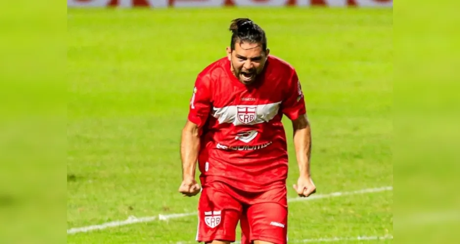 Diego Torres cumpriu suspensão e reforça a equipe contra o Vila