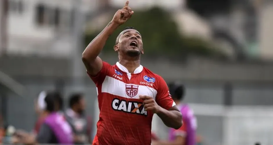 Zé Carlos fez os gols na vitória do CRB sobre o Vasco, por 2 a 1, pela 31ª rodada da Série B de 2016
