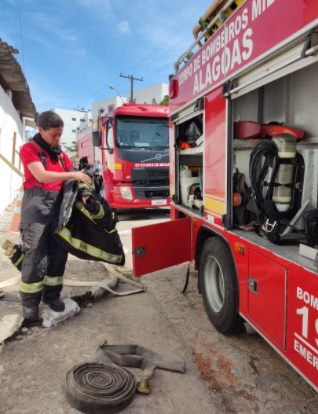 Maternidade Nossa Senhora de Fátima pega fogo e bombeiros são acionados