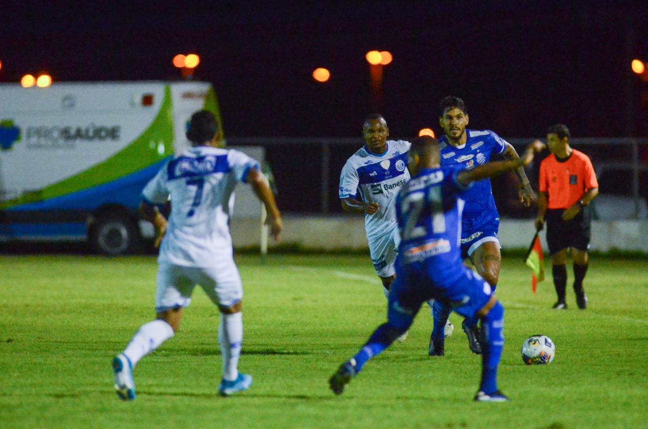 No finalzinho da partida, CSA cede empate ao Confiança: 2 a 2
