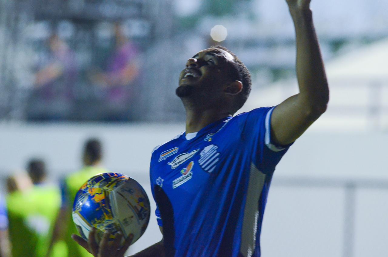No finalzinho da partida, CSA cede empate ao Confiança: 2 a 2