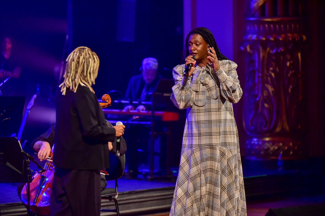 A cantora, compositora e atriz Mart'nalia também foi uma das atrações