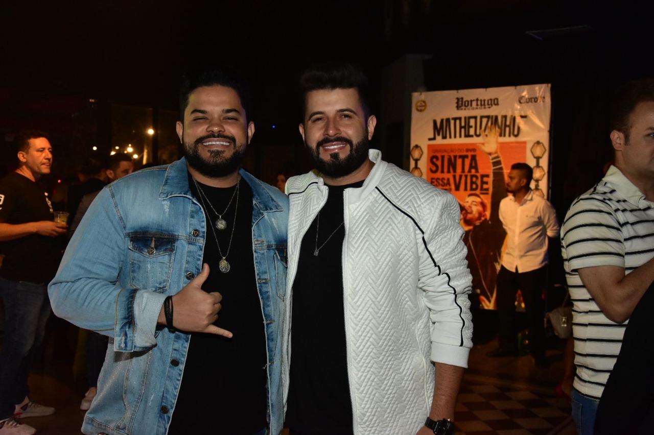 A dupla sertaneja Douglas e Vinicius marcaram presença na Vila Olimpia