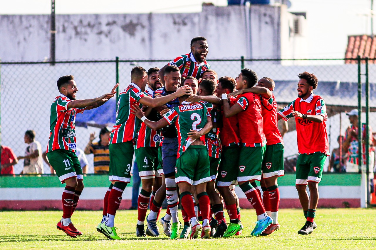 Tricolorido contou com um frangaço de Paulo Ricardo para sair na frente