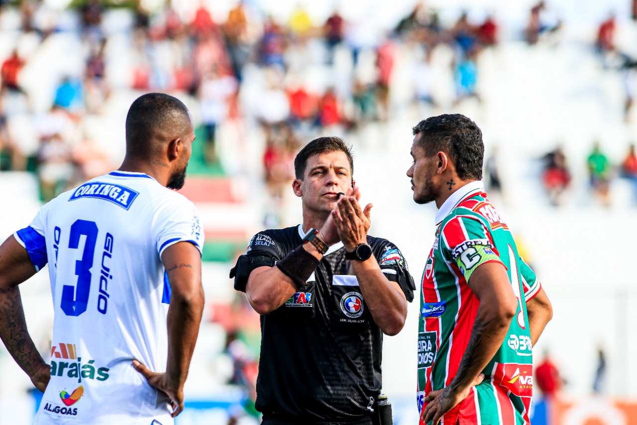 CSA faz partida ruim e perde para o CSE na estreia do Alagoano: 1 a 0
