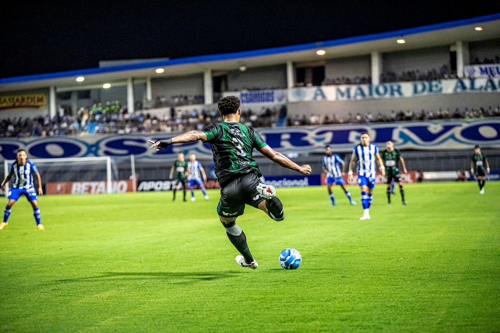 De virada, CSA vence o Manaus e volta ao G8 da Série C: 2 a 1