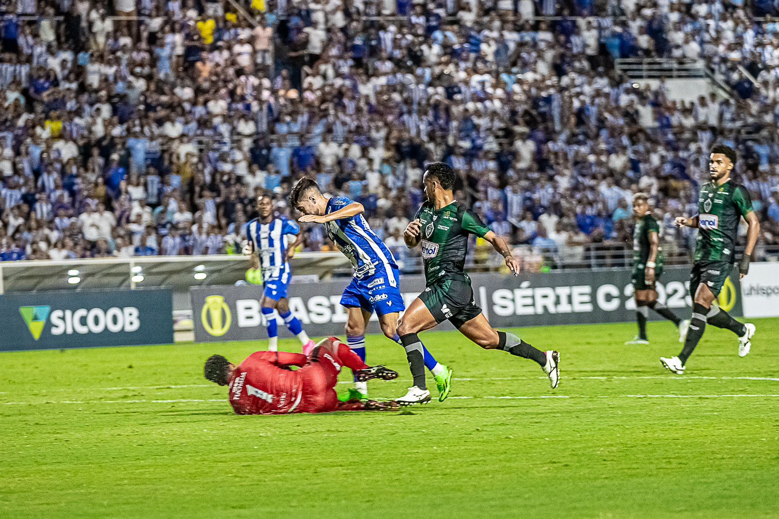 De virada, CSA vence o Manaus e volta ao G8 da Série C: 2 a 1