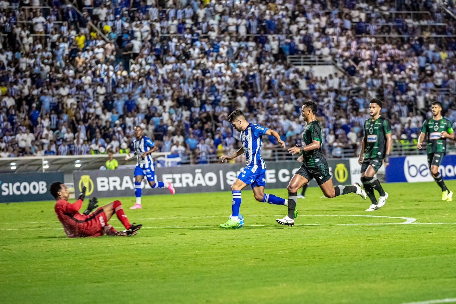 De virada, CSA vence o Manaus e volta ao G8 da Série C: 2 a 1