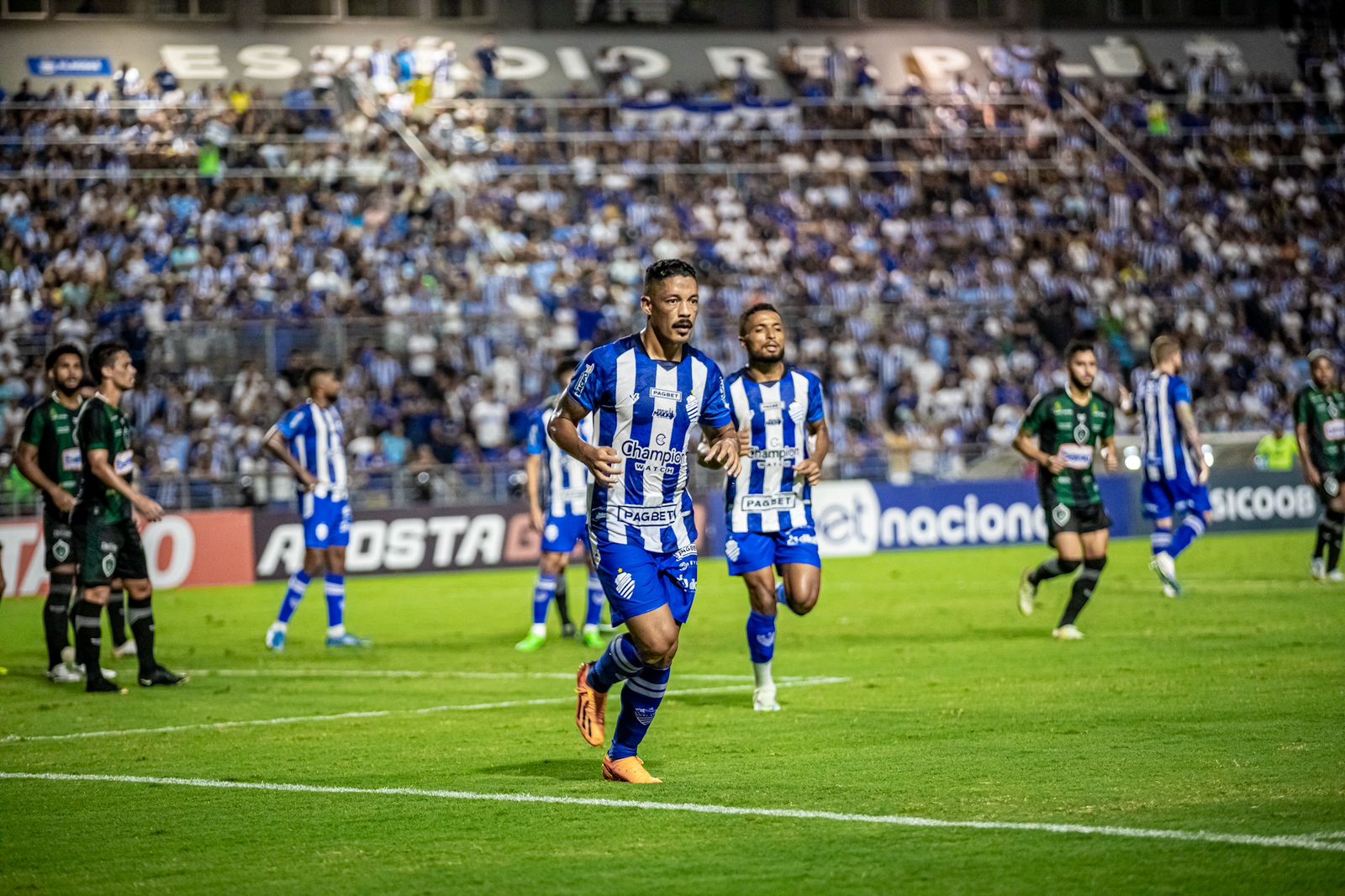 De virada, CSA vence o Manaus e volta ao G8 da Série C: 2 a 1