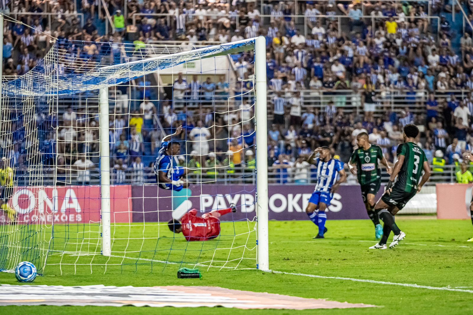 De virada, CSA vence o Manaus e volta ao G8 da Série C: 2 a 1
