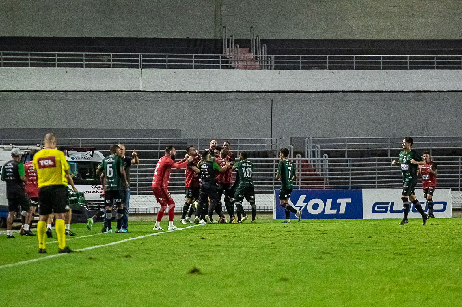 De virada, CSA vence o Manaus e volta ao G8 da Série C: 2 a 1