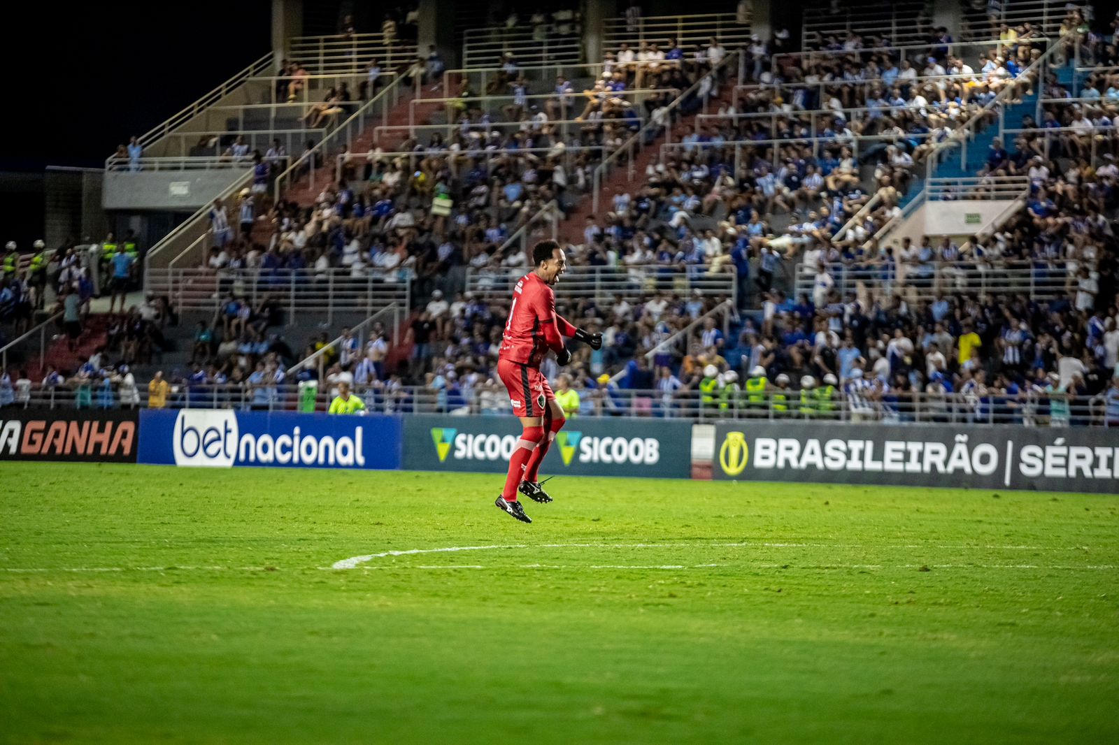 De virada, CSA vence o Manaus e volta ao G8 da Série C: 2 a 1