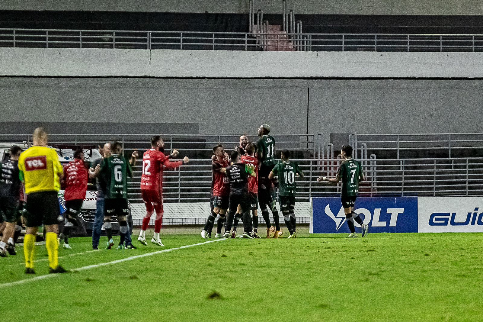 De virada, CSA vence o Manaus e volta ao G8 da Série C: 2 a 1